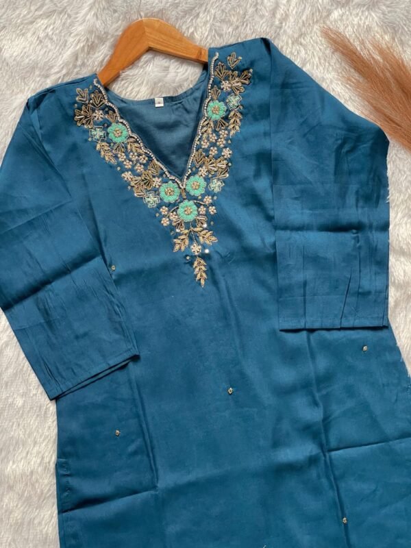 Gulnaaz Embroidered Kurti Set - Image 3