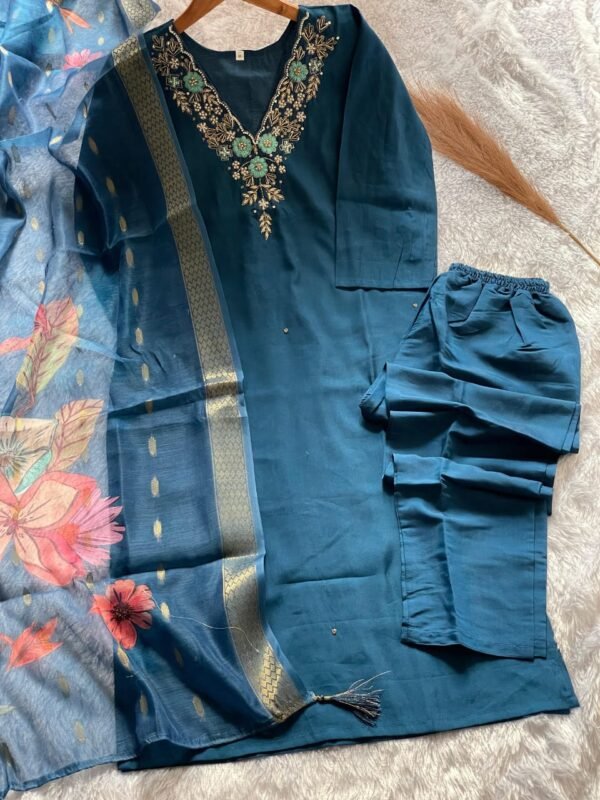 Gulnaaz Embroidered Kurti Set - Image 2