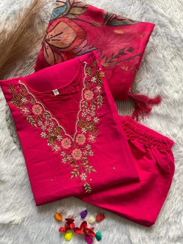 Gulnaaz Embroidered Kurti Set - Image 12