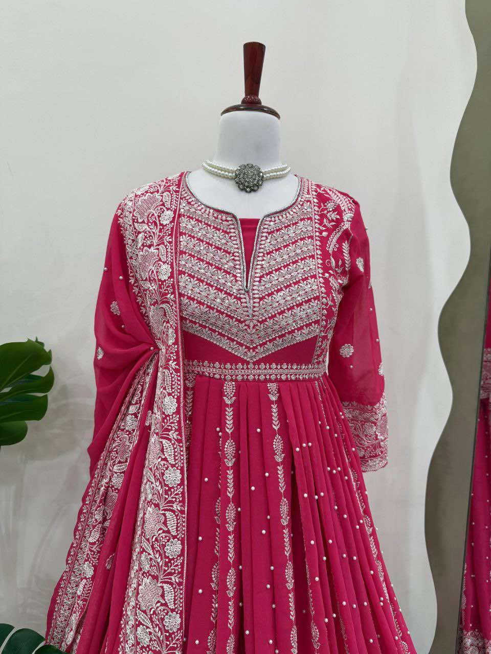 Noor Luxe Embroidered Gown Set - Image 7