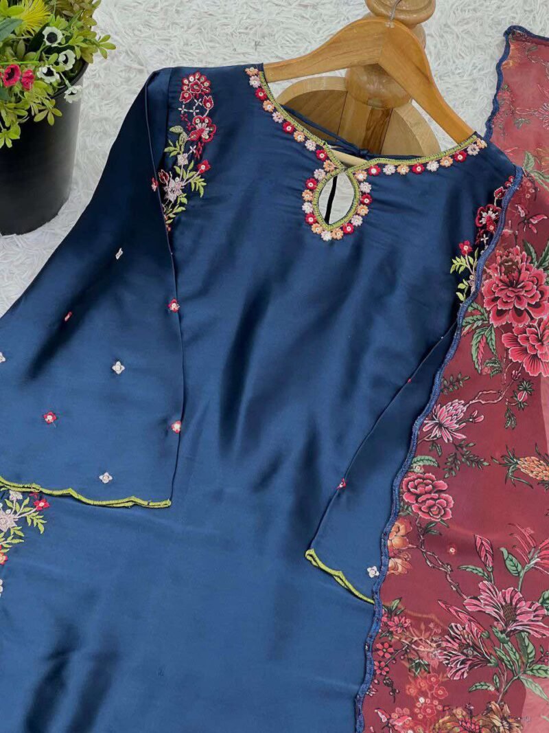 Elayna Floral Embroidered Farshi Salwar Set - Image 3