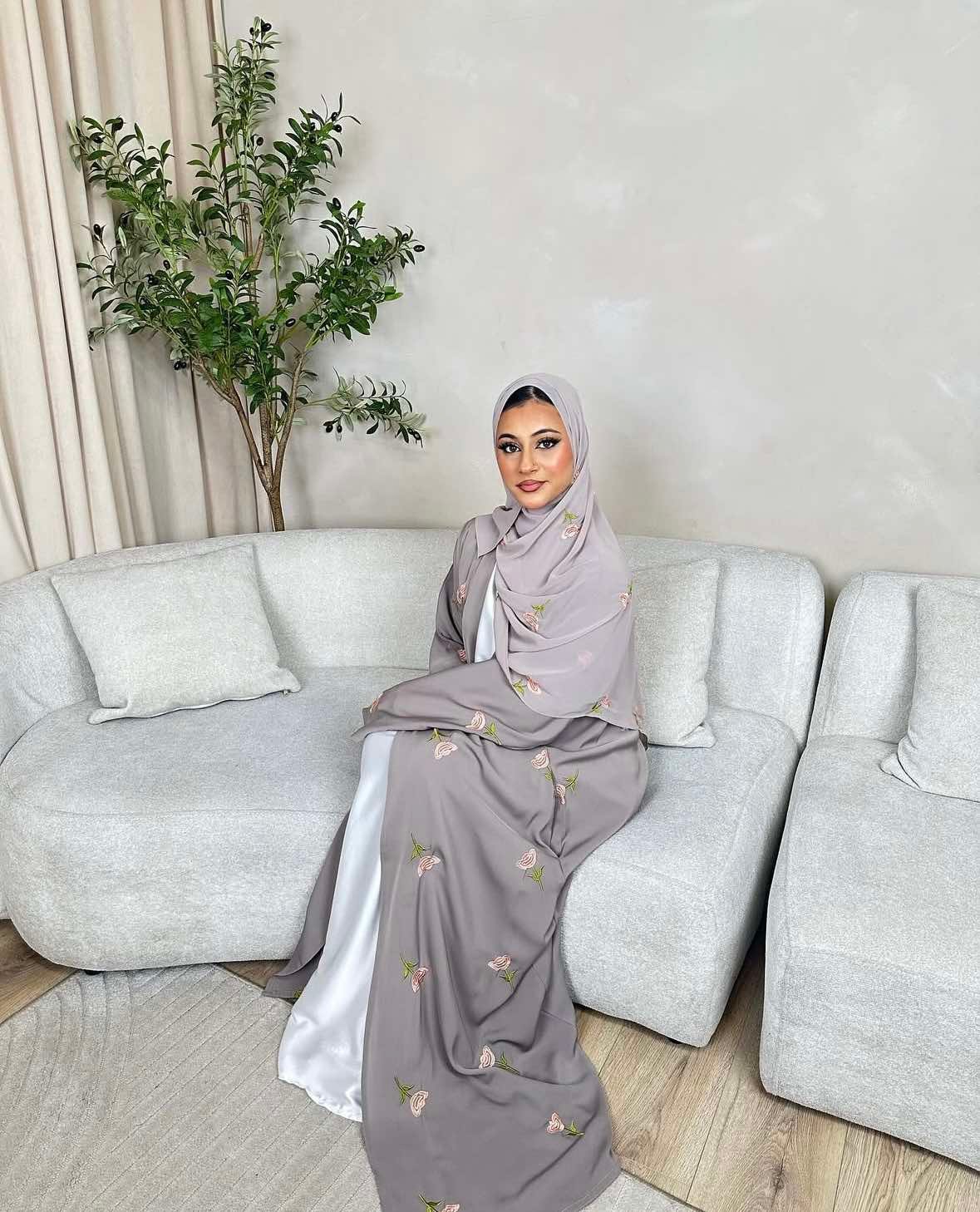 Azelia Embroidery Abaya with Hijab - Image 2