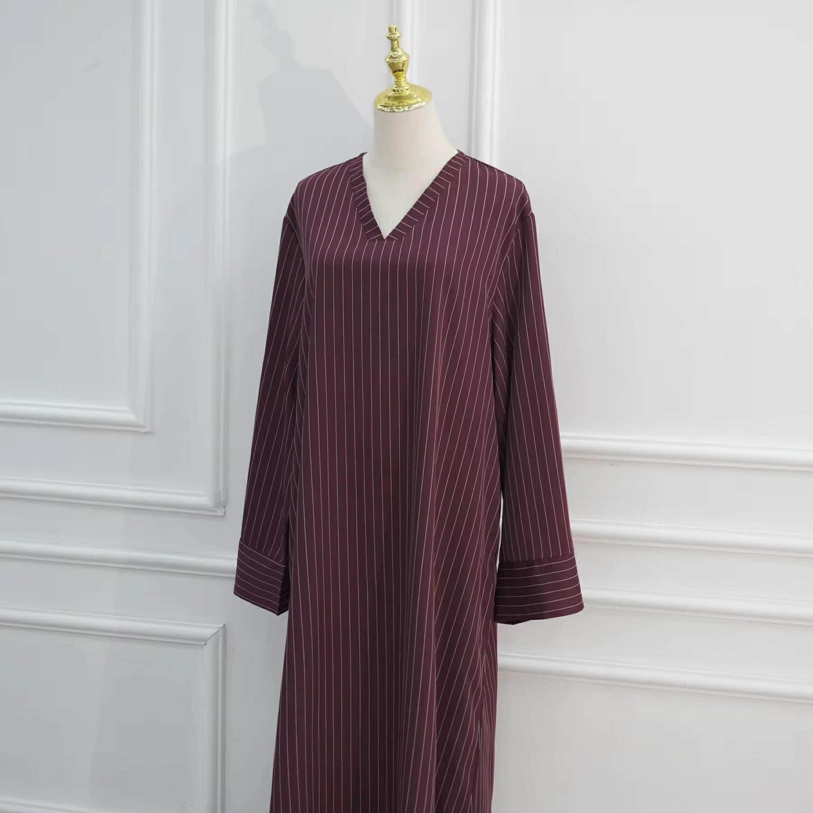 Pinstripe V-Neck Everyday Abaya - Image 4